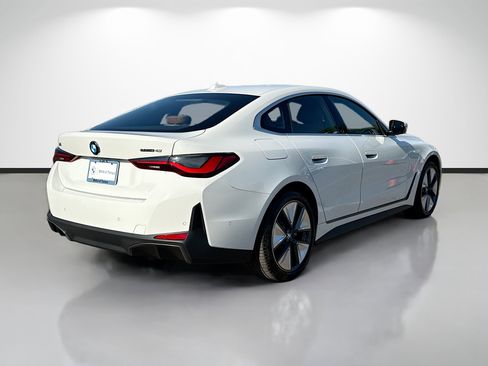 New 2026 BMW i4 eDrive40 w/ Parking Assistance Package RWD image 3