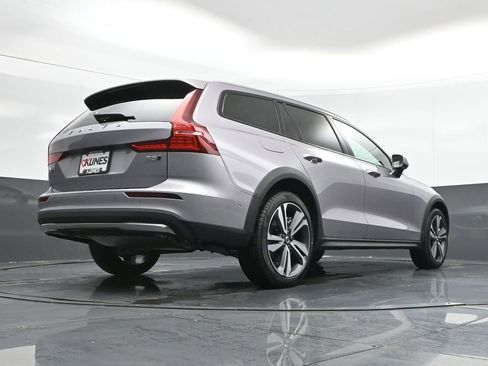 New 2026 Volvo V60 B5 Cross Country Plus w/ Climate Package AWD/4WD image 38