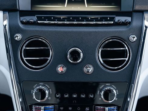 Used 2022 Rolls-Royce Cullinan image 29