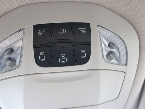 Used 2023 Chrysler Pacifica Touring-L image 29