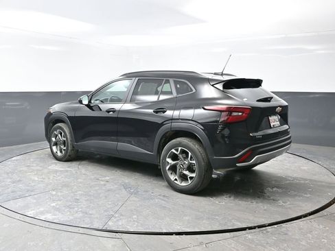 Used 2025 Chevrolet Trax LT image 11