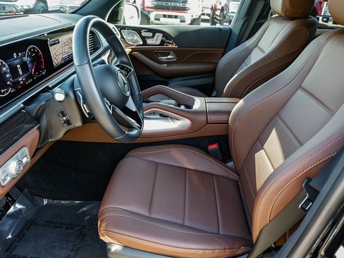 Certified 2025 Mercedes-Benz GLS 450 4MATIC image 19