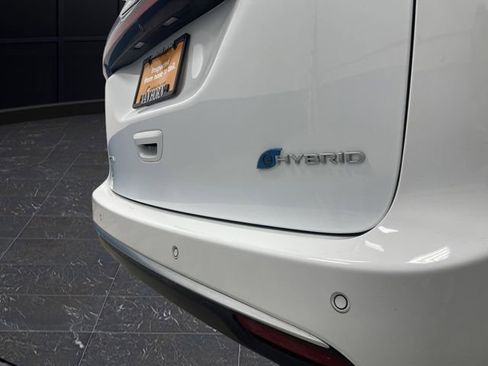 Used 2024 Chrysler Pacifica Pinnacle image 39