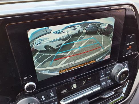 Certified 2023 Toyota Highlander XLE image 16