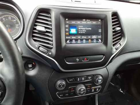 Used 2019 Jeep Cherokee Latitude Plus AWD/4WD image 15