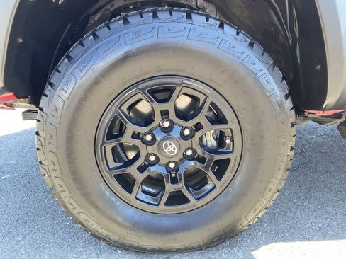 Used 2021 Toyota Tacoma TRD Off-Road AWD/4WD image 10