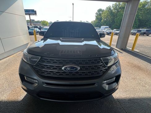 Used 2023 Ford Explorer XLT w/ Equipment Group 202A RWD image 3