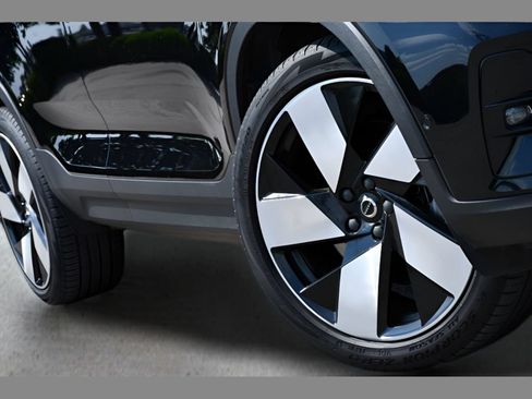Certified 2023 Volvo C40 P8 Recharge Plus w/ Climate Package AWD/4WD image 11