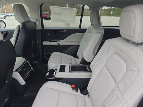 New 2026 Lincoln Aviator Reserve w/ Jet Appearance Package AWD/4WD image 13