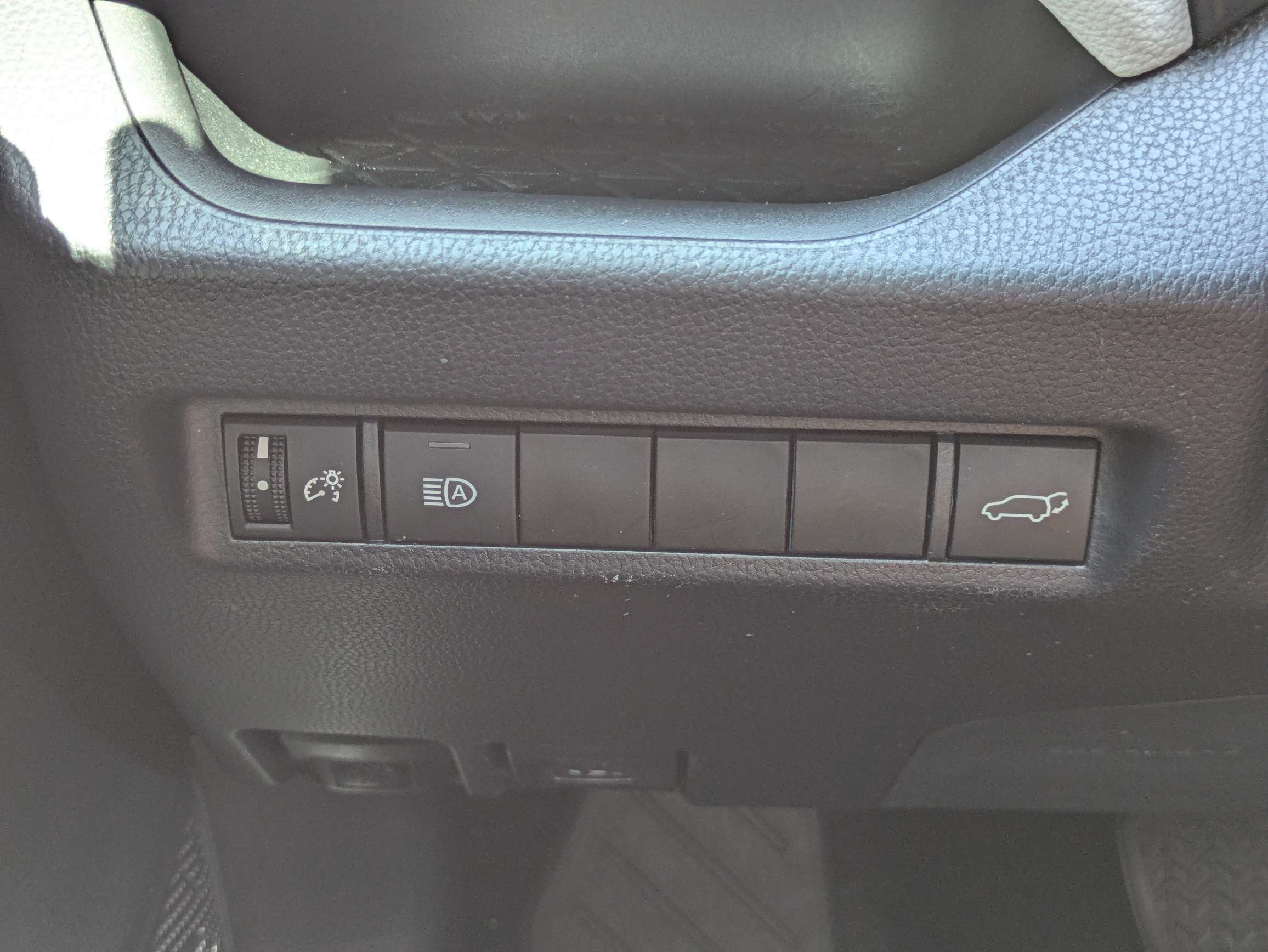 Used 2019 Toyota RAV4 XLE w/ Convenience Package FWD image 37