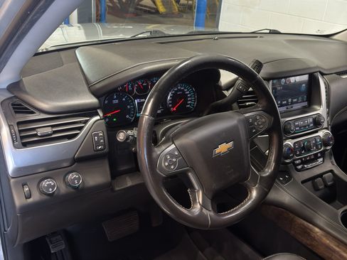Used 2020 Chevrolet Suburban LT AWD/4WD image 16