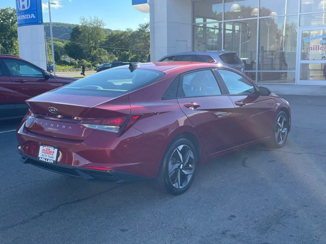 Used 2023 Hyundai Elantra SEL w/ Convenience Package FWD image 3