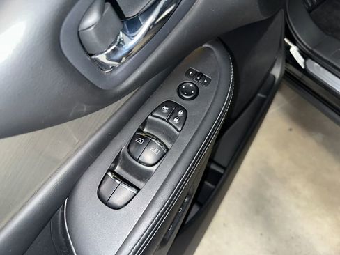 Used 2017 Nissan Murano Platinum w/ Platinum Technology Package image 6