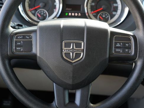 Used 2018 Dodge Grand Caravan SE w/ UConnect Hands-Free Group image 24