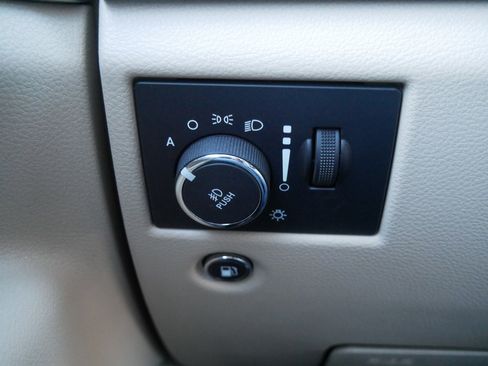 Used 2014 Jeep Grand Cherokee Limited w/ Luxury Group II image 26