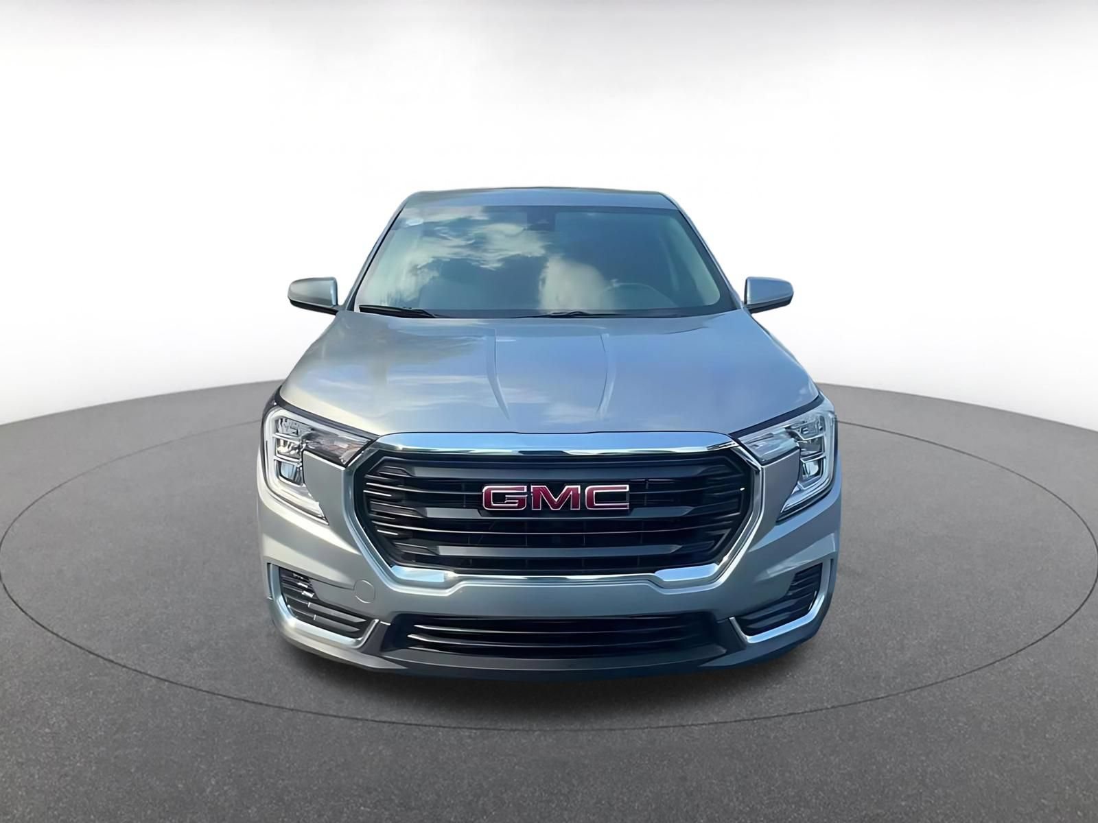 Used 2024 GMC Terrain SLE FWD image 4