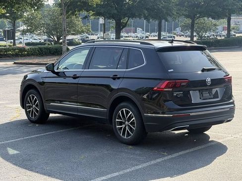 Used 2020 Volkswagen Tiguan SE w/ Panoramic Sunroof Package FWD image 3