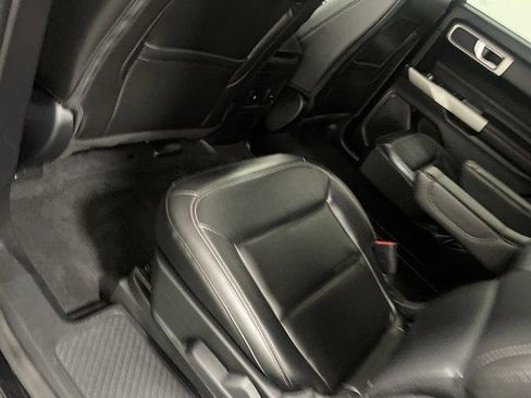 Used 2022 Ford Explorer XLT w/ Equipment Group 202A AWD/4WD image 12