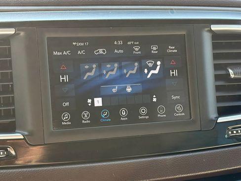 Used 2019 Chrysler Pacifica Touring-L FWD image 35