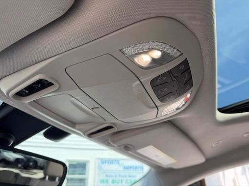 Used 2018 Chrysler Pacifica Limited image 27