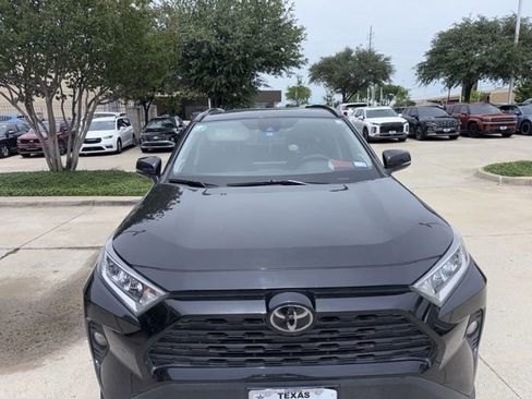 Used 2019 Toyota RAV4 XLE Premium FWD image 3