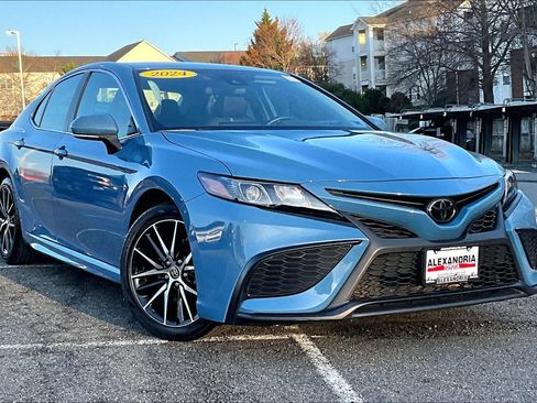 Used 2024 Toyota Camry SE image 2