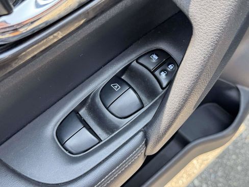 Used 2020 Nissan Rogue SV AWD/4WD image 13