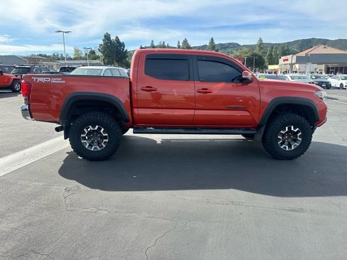 Used 2017 Toyota Tacoma TRD Off-Road w/ Tow Package image 4