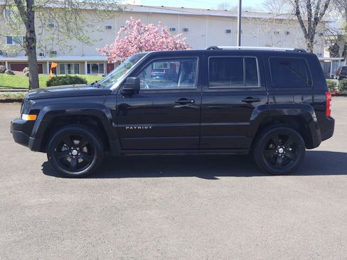 Used 2016 Jeep Patriot High Altitude AWD/4WD image 3