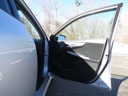 Used 2012 Toyota Corolla S image 12