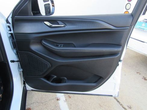 Used 2025 Jeep Grand Cherokee Altitude image 20