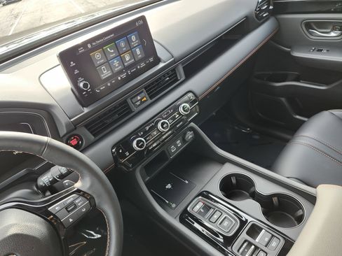 Used 2025 Honda Pilot TrailSport image 33