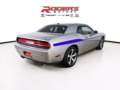 Used 2014 Dodge Challenger SXT RWD image 8