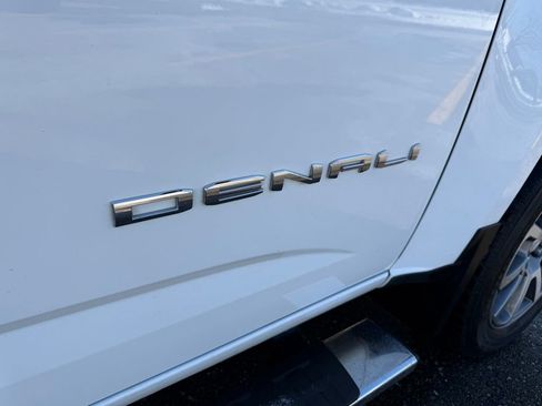 Used 2022 GMC Canyon Denali image 9