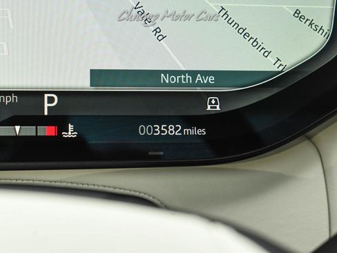 Used 2025 Land Rover Range Rover Long Wheelbase SE AWD/4WD image 12