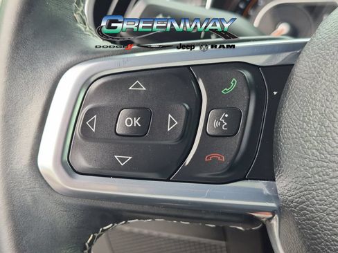 Used 2022 Jeep Wrangler Unlimited Sahara AWD/4WD image 21