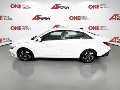 Used 2025 Hyundai Elantra Limited FWD image 4