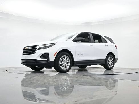 Used 2024 Chevrolet Equinox LS w/ LS Convenience Package FWD image 34