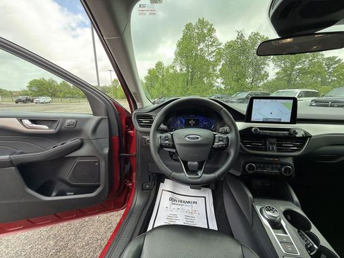 Used 2022 Ford Escape SEL w/ Technology Package FWD image 14