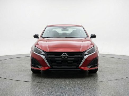 Used 2025 Nissan Altima 2.5 SV image 2