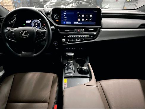 Used 2025 Lexus ES 300h w/ Premium Package image 15
