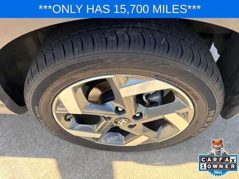 Used 2024 Hyundai Venue SEL FWD image 30
