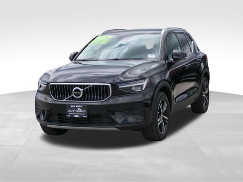 Used 2025 Volvo XC40 B5 Core AWD/4WD image 7