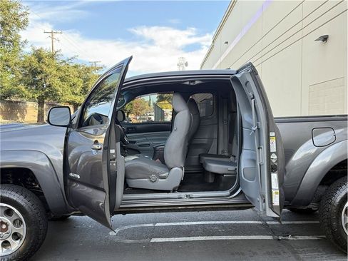 Used 2015 Toyota Tacoma PreRunner w/ TRD Sport Package RWD image 25