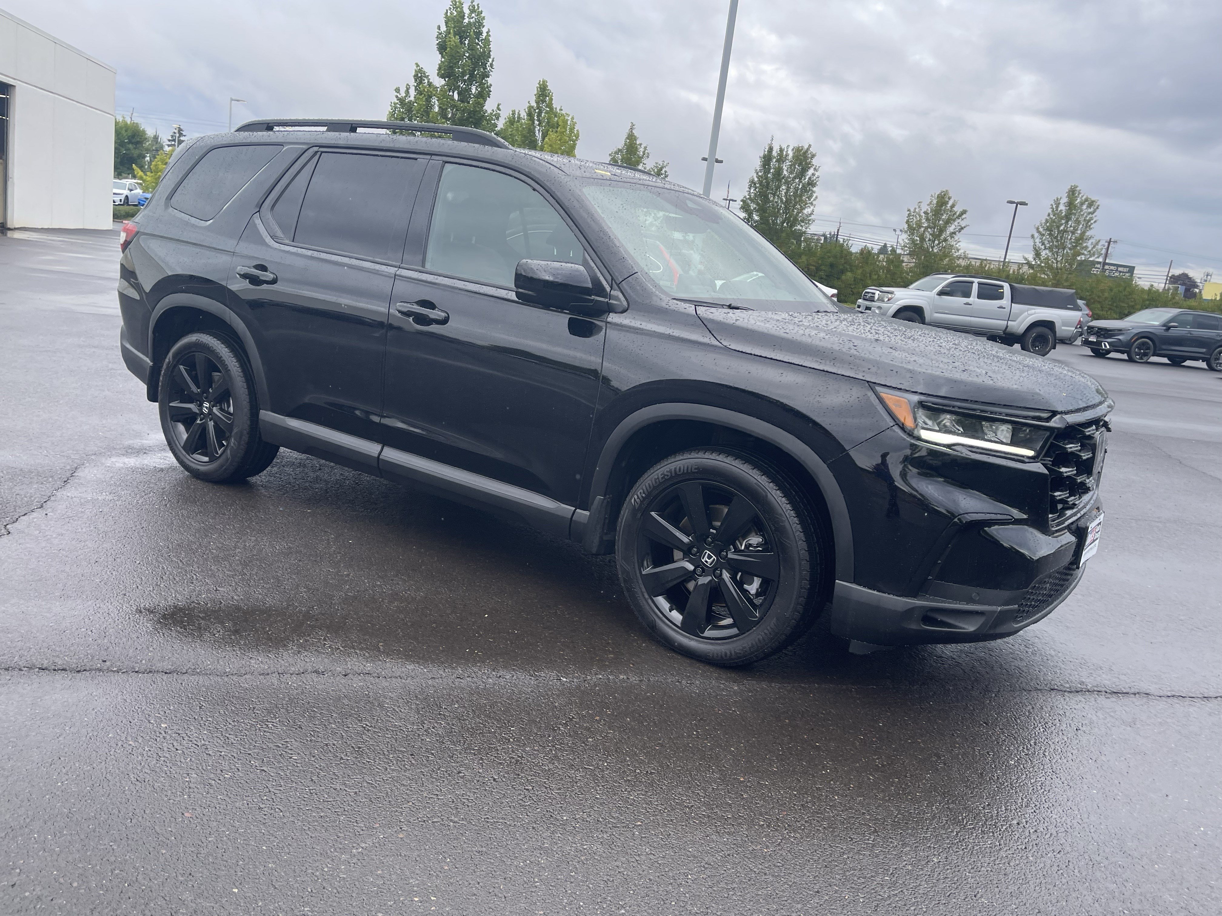 Used 2025 Honda Pilot Black Edition image 7