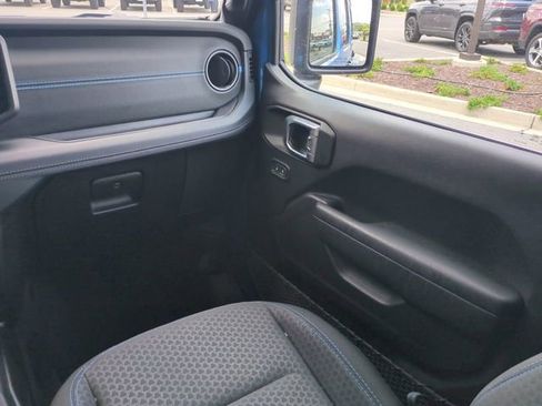 Used 2024 Jeep Wrangler Unlimited Rubicon 4xe AWD/4WD image 17