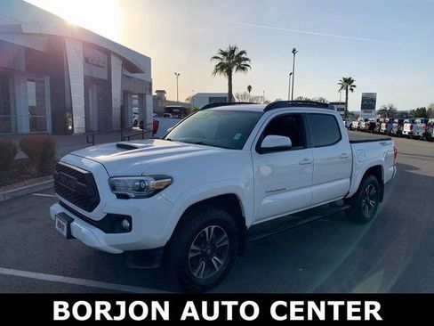 Used 2017 Toyota Tacoma TRD Sport image 1