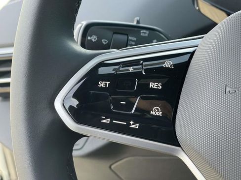 New 2025 Volkswagen ID.4 Pro image 8