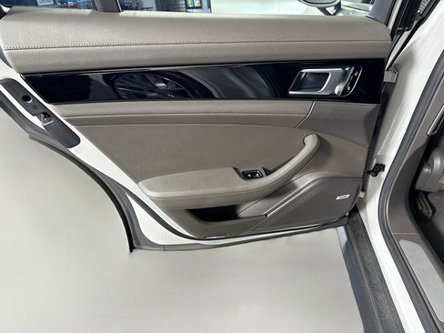 Used 2020 Porsche Panamera 4 image 25