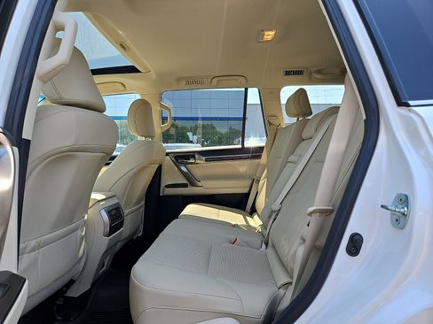 Used 2023 Lexus GX 460 Premium w/ Premium Package AWD/4WD image 11